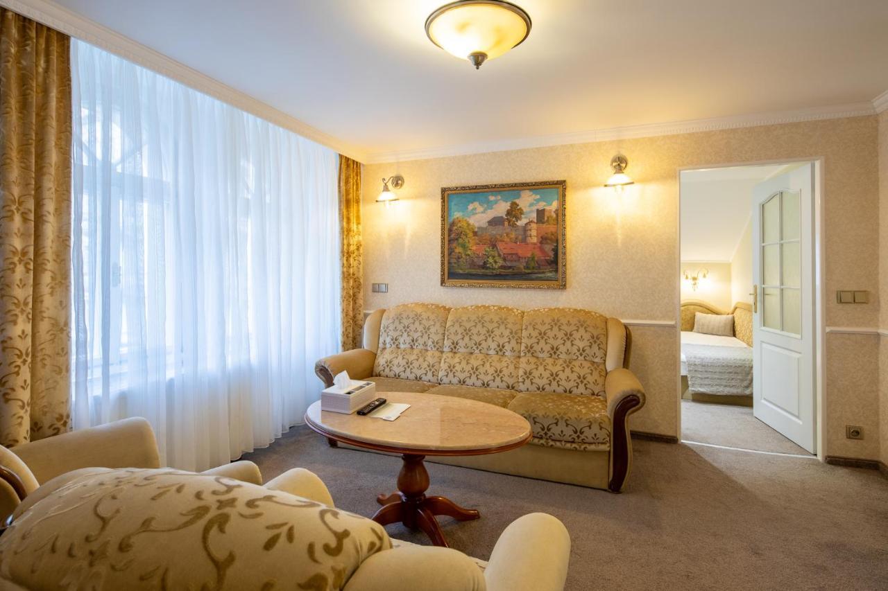 Villa Basileia Riverside การ์โลวีวารี ภายนอก รูปภาพ